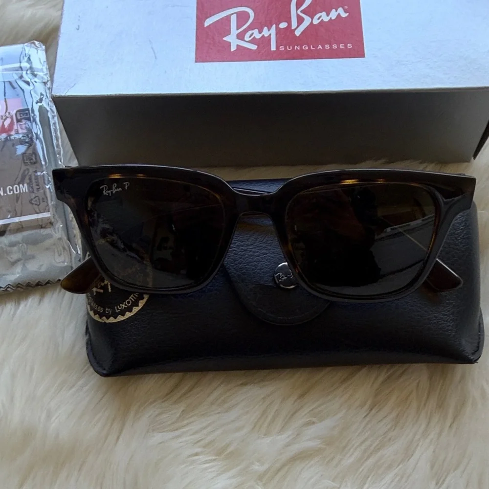 Ray-Ban Women's Tortoise Shell Sunglasses with Brown Gradient Lenses